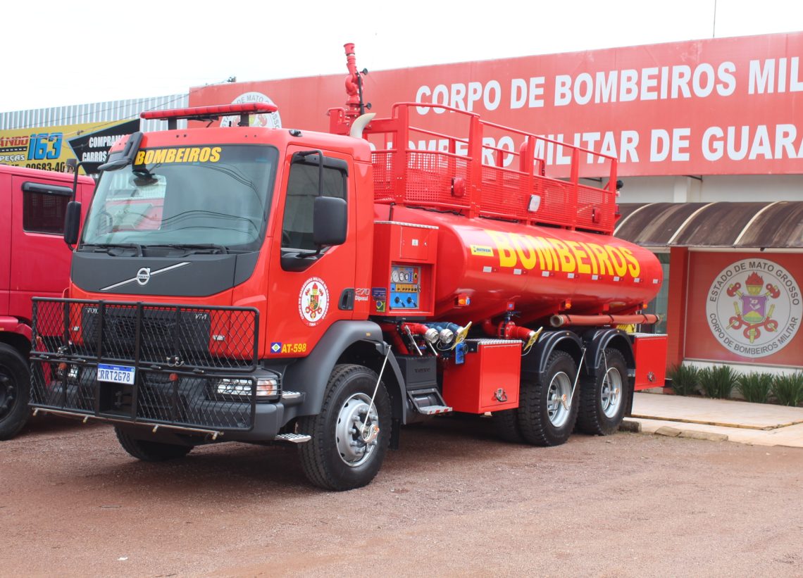 Corpo de Bombeiros – Viatura do tipo Auto-Tanque são utilizadas nas ocorrências e operações de combate a incêndios