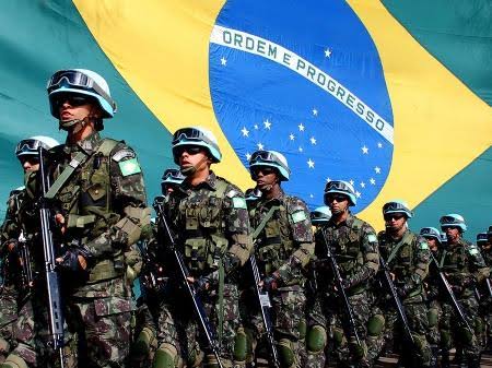 Comandante do Exército determina que militares não podem ter perfis com identificação de função militar e patente