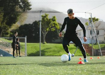 Grupo é preso na Espanha por aplicar golpes em brasileiros que sonhavam em ser ‘estrelas do futebol’