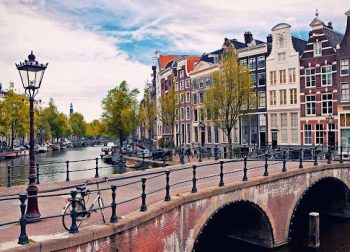 HOLANDA: Para combater turismo sexual, Amsterdã, na Holanda, lança campanha contra homens britânicos