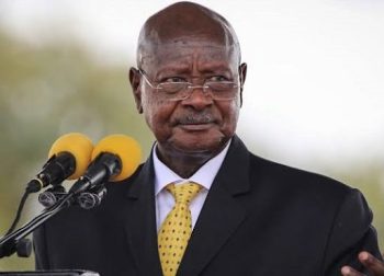 Presidente de Uganda se recusa a assinar lei que impõe pena de morte para homossexuais