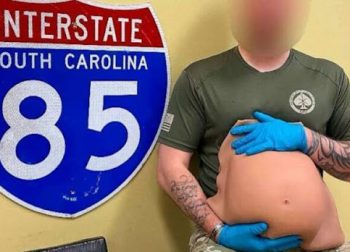 EUA: Mulher usa barriga de grávida falsa para esconder 1,5 kg de cocaína