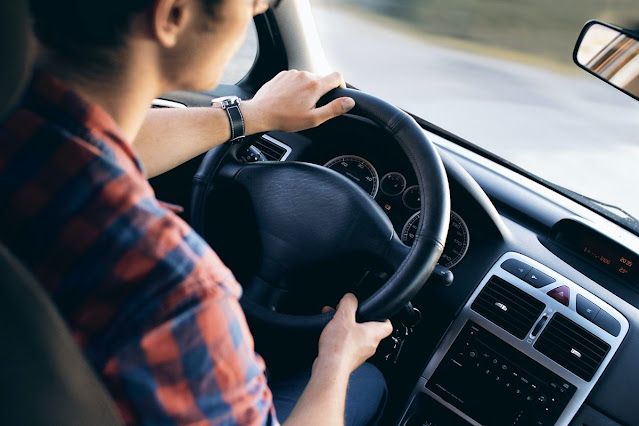 Fazer xixi antes de entrar no carro pode salvar a sua vida