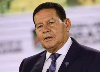 INCONSTITUCIONAL: Mourão pede a Pacheco revisão da PEC que tira militares de eleições