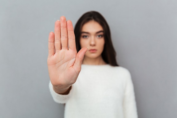 TÃO LONGE, TÃO PERTO: Medida protetiva de urgência não pode prejudicar trabalho do réu